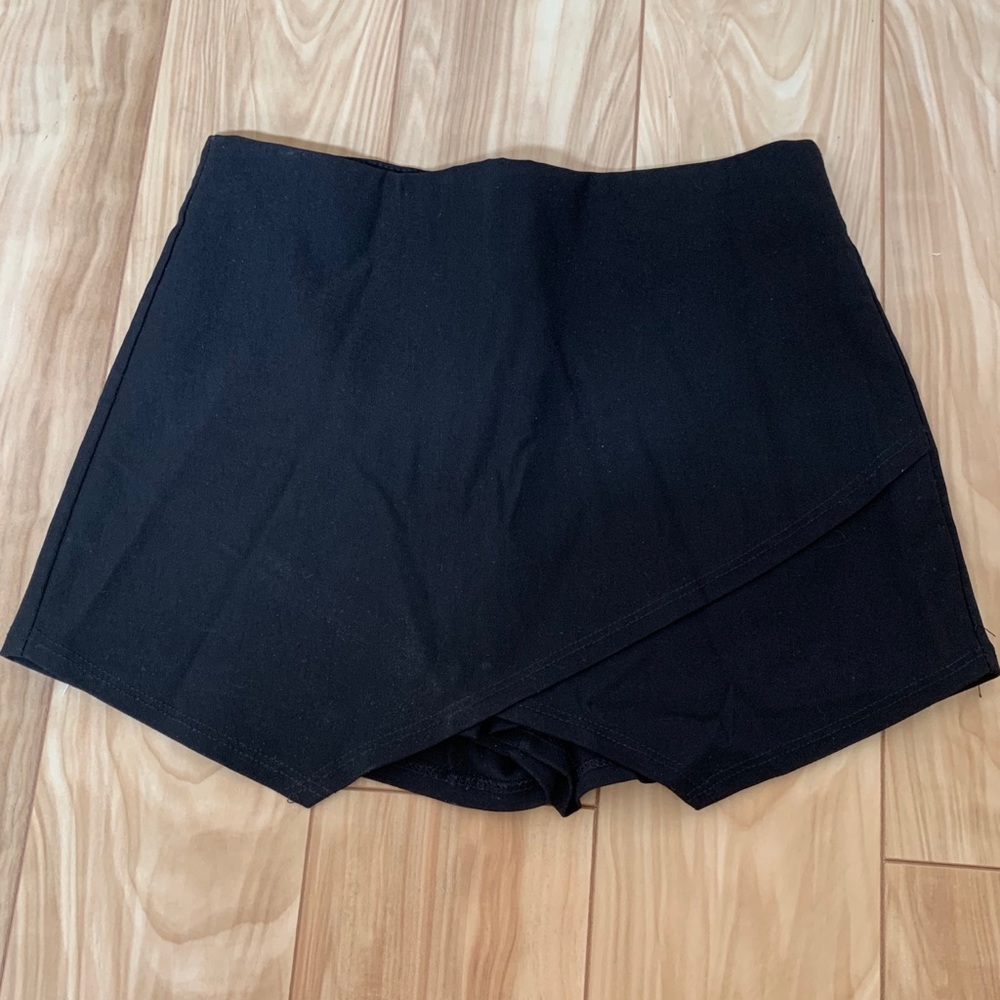 Black Skort
